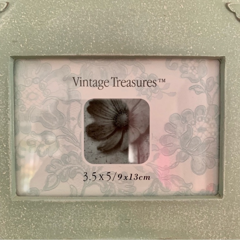 "Vintage Treasures" photo frames (2) sand (4 X 6) and mint (3.5 X 5). - Picture 7 of 10